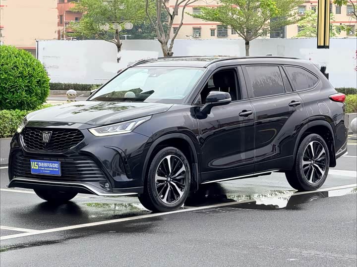 Доставленный автомобиль Toyota Crown Kluger
